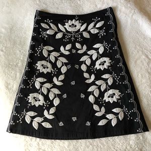 Black & White A-line Embroidered Skirt - Size 4